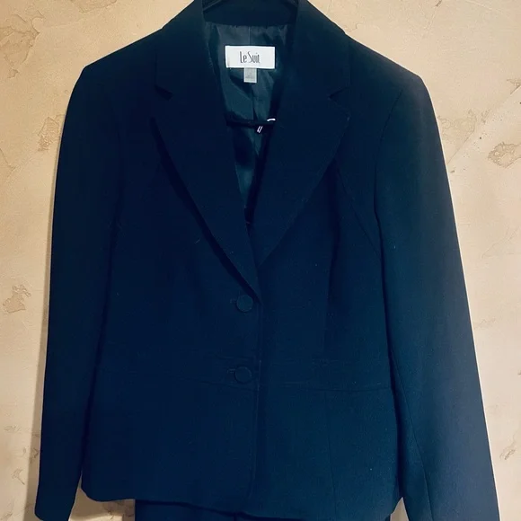 Le Suit Women’s Navy Blue 2 Piece Suit – Size 10 Pleated Pants Worn Once - Picture 4 of 12